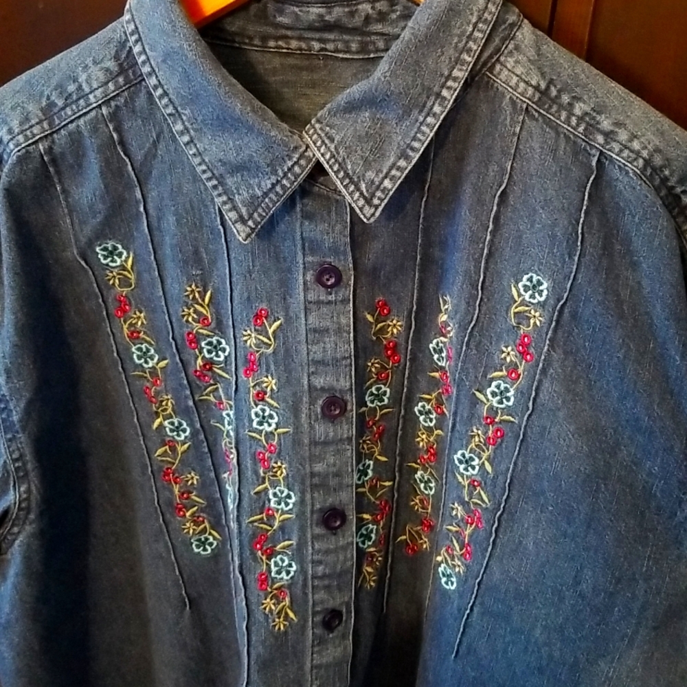 Penningtons Women's plus size 3X or 22 Denim Shirt